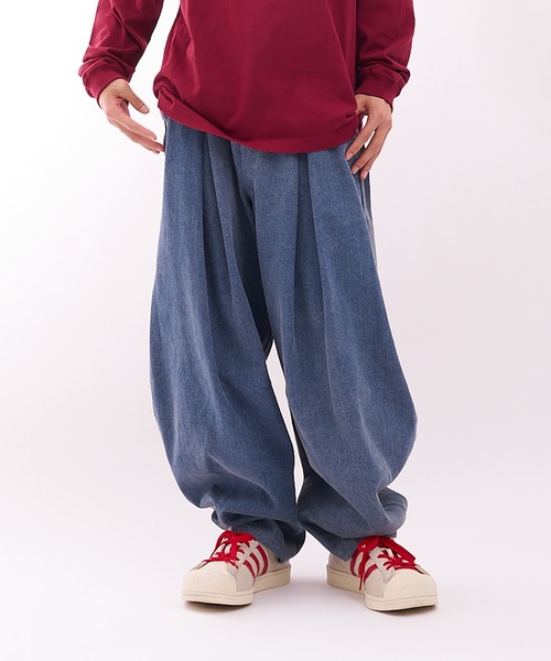Nora Lily(ノラリリー)の「【Nora Lily】Tuck Washed Denim Barrel Pants(デニムパンツ・メンズ・インディゴブルー/ブラック・FREE)」の2枚目の写真