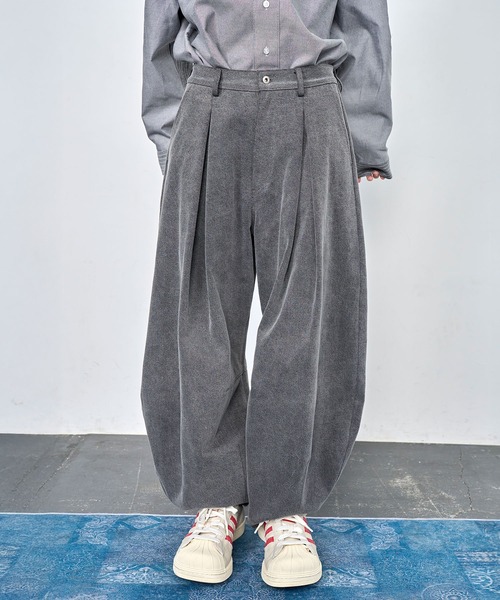Nora Lily(ノラリリー)の「【Nora Lily】Tuck Washed Denim Barrel Pants(デニムパンツ・メンズ・インディゴブルー/ブラック・FREE)」の3枚目の写真