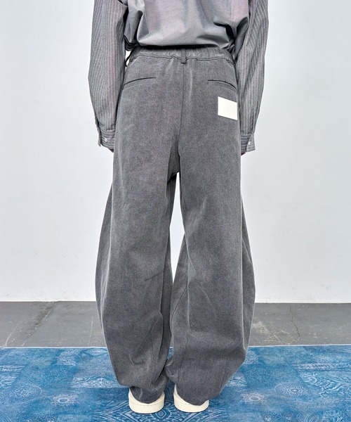Nora Lily(ノラリリー)の「【Nora Lily】Tuck Washed Denim Barrel Pants(デニムパンツ・メンズ・インディゴブルー/ブラック・FREE)」の4枚目の写真