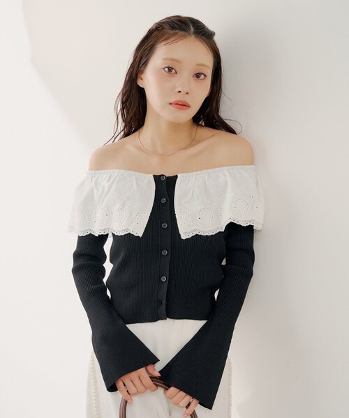 Chico(チコ)の「【SALON by Chico】前後2wayダブルレースフリルオフショルニット(ニット/セーター・レディース・ブラック/アイボリー/グレー・FREE)」の5枚目の写真