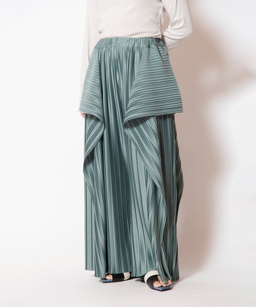 OSMOSIS（オズモーシス）の「ランダムプリーツカスケードパンツ（その他パンツ・レディース・チャコール/グリーン/ブラック/アイボリー・ONE SIZE）」の6枚目の写真