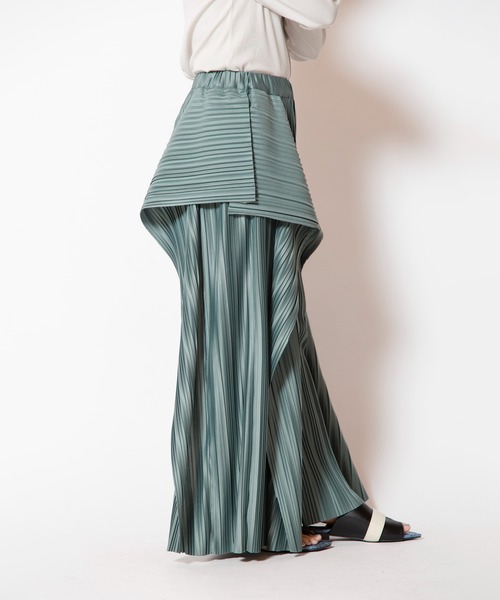 OSMOSIS（オズモーシス）の「ランダムプリーツカスケードパンツ（その他パンツ・レディース・チャコール/グリーン/ブラック/アイボリー・ONE SIZE）」の9枚目の写真