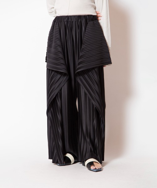 OSMOSIS（オズモーシス）の「ランダムプリーツカスケードパンツ（その他パンツ・レディース・チャコール/グリーン/ブラック/アイボリー・ONE SIZE）」の10枚目の写真