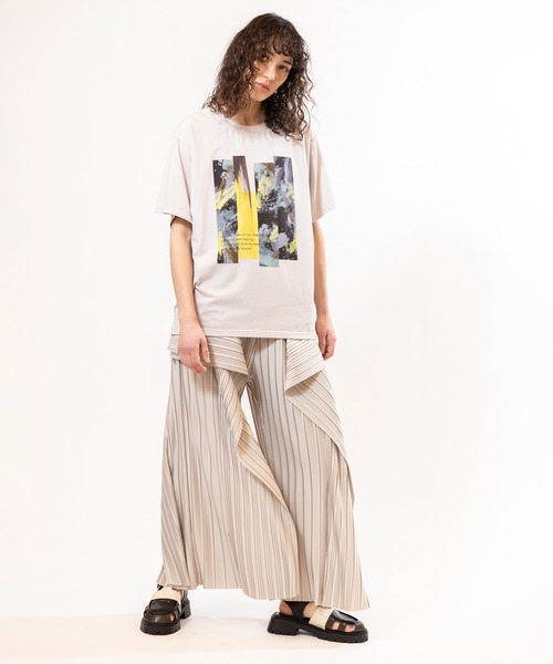 OSMOSIS（オズモーシス）の「ランダムプリーツカスケードパンツ（その他パンツ・レディース・チャコール/グリーン/ブラック/アイボリー・ONE SIZE）」の16枚目の写真