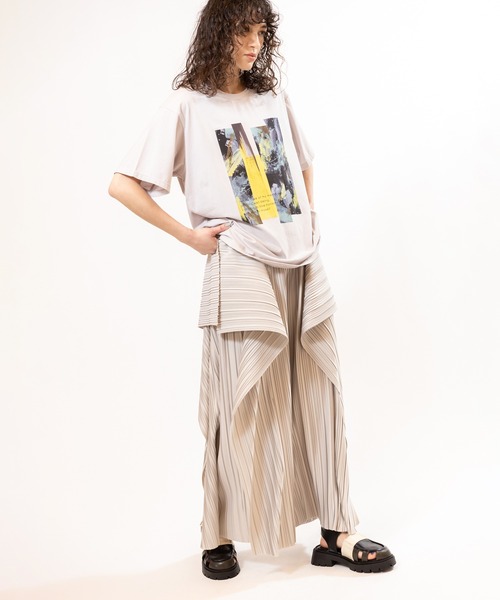 OSMOSIS（オズモーシス）の「ランダムプリーツカスケードパンツ（その他パンツ・レディース・チャコール/グリーン/ブラック/アイボリー・ONE SIZE）」の17枚目の写真