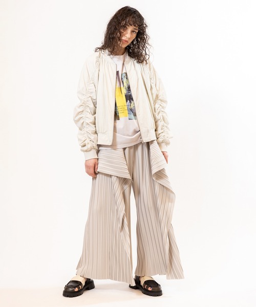 OSMOSIS（オズモーシス）の「ランダムプリーツカスケードパンツ（その他パンツ・レディース・チャコール/グリーン/ブラック/アイボリー・ONE SIZE）」の18枚目の写真