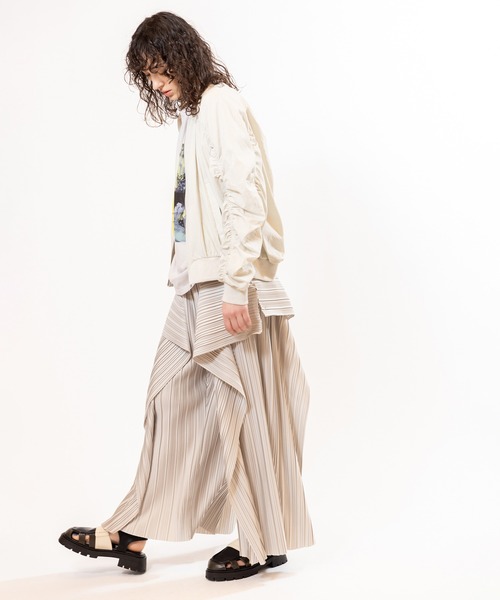 OSMOSIS（オズモーシス）の「ランダムプリーツカスケードパンツ（その他パンツ・レディース・チャコール/グリーン/ブラック/アイボリー・ONE SIZE）」の19枚目の写真