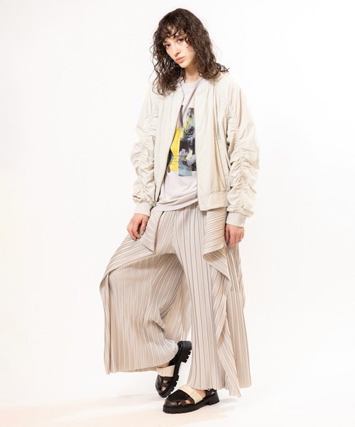 OSMOSIS（オズモーシス）の「ランダムプリーツカスケードパンツ（その他パンツ・レディース・チャコール/グリーン/ブラック/アイボリー・ONE SIZE）」の20枚目の写真