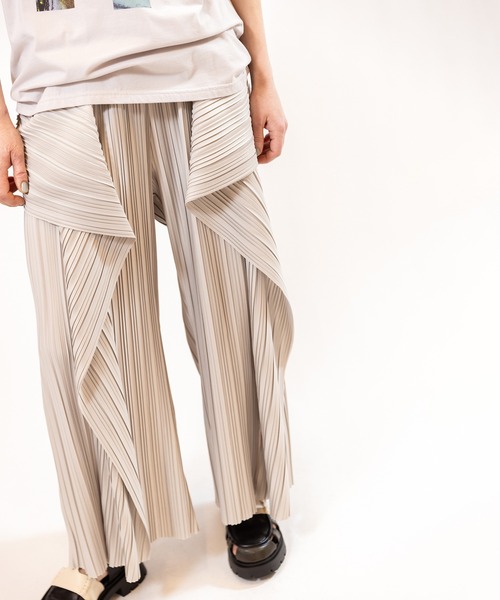 OSMOSIS（オズモーシス）の「ランダムプリーツカスケードパンツ（その他パンツ・レディース・チャコール/グリーン/ブラック/アイボリー・ONE SIZE）」の21枚目の写真