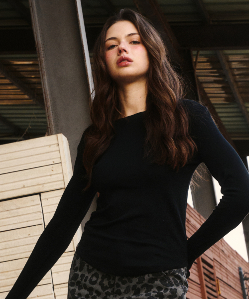 ERER（エルエル）の「Logo Label long-sleeved T-shirt Black（Tシャツ/カットソー・レディース・ブラック・F）」の3枚目の写真