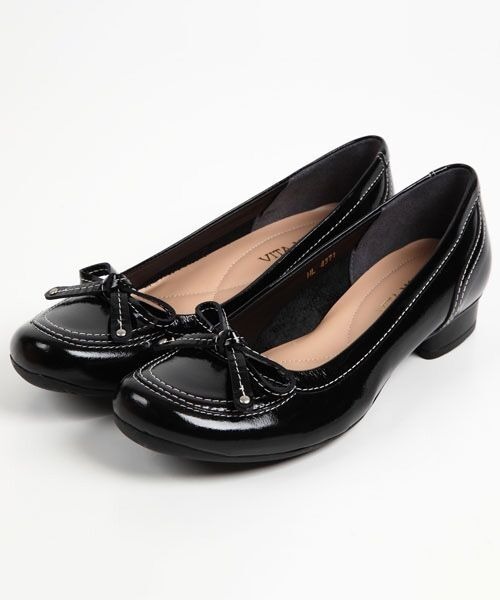 shoe'mercato VITA NOVA　リボン付パンプス ブラックエナメル VITA NOVA（ヴィタノヴァ）リボン付カッターパンプス（バレエシューズ