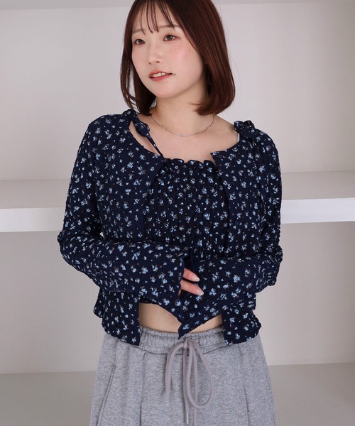 archives（アルシーヴ）の「小花柄シャーリングビスチェカットアンサンブル（アンサンブル・レディース・ブルー/アイボリー/ネイビー・MEDIUM）」の21枚目の写真