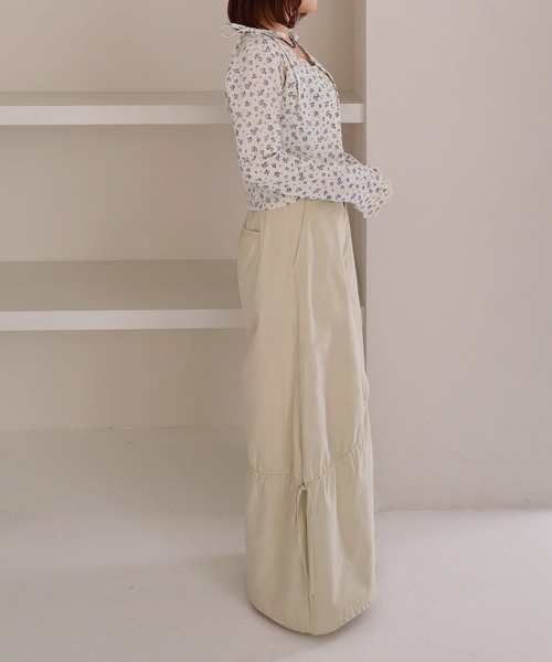 archives（アルシーヴ）の「小花柄シャーリングビスチェカットアンサンブル（アンサンブル・レディース・ブルー/アイボリー/ネイビー・MEDIUM）」の12枚目の写真
