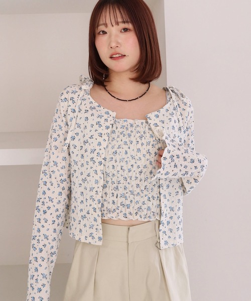 archives（アルシーヴ）の「小花柄シャーリングビスチェカットアンサンブル（アンサンブル・レディース・ブルー/アイボリー/ネイビー・MEDIUM）」の4枚目の写真