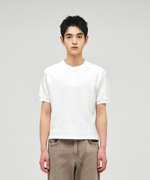ECORR（エコル）の「ワッフルヘンリーネッククロップ半袖Tシャツ_アイボリー（Tシャツ/カットソー・レディース・その他・1/2/3）」の2枚目の写真