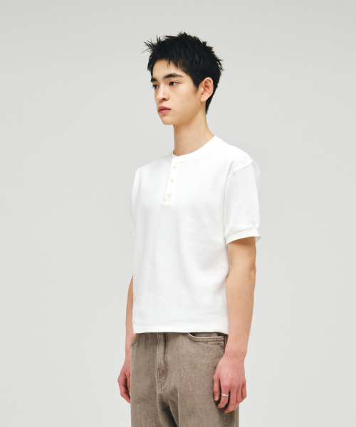 ECORR（エコル）の「ワッフルヘンリーネッククロップ半袖Tシャツ_アイボリー（Tシャツ/カットソー・レディース・その他・1/2/3）」の3枚目の写真