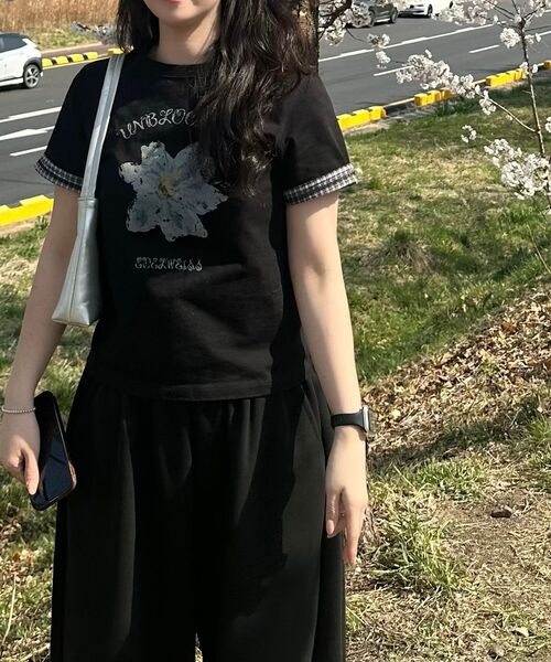 BEGIN202（ビギン202）の「(Woman) ドライフラワークロップロールアップTシャツ[ブラック]（Tシャツ/カットソー・レディース・その他・FREE）」の7枚目の写真