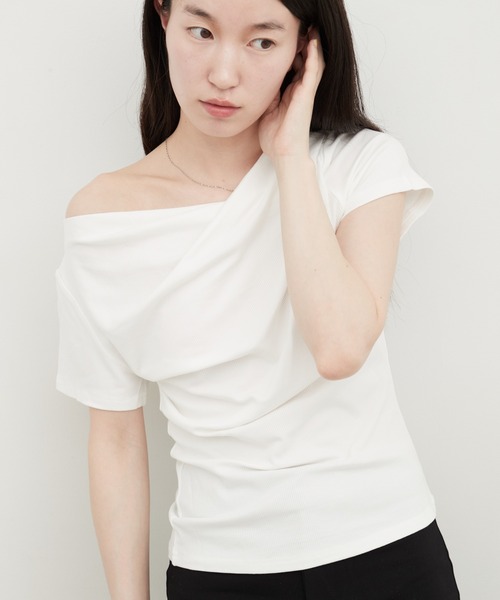 OFROOM(オフルーム)の「【接触冷感】Drape Rib Short Sleeve Tee|ドレープリブショートスリーブTee(Tシャツ/カットソー・レディース・グレイッシュベージュ/ブラック/ホワイト・FREE)」の1枚目の写真