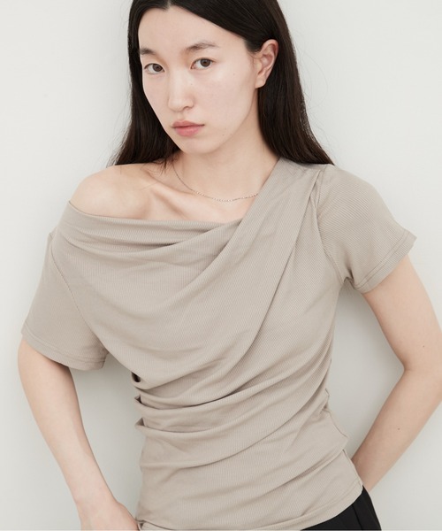OFROOM(オフルーム)の「【接触冷感】Drape Rib Short Sleeve Tee|ドレープリブショートスリーブTee(Tシャツ/カットソー・レディース・グレイッシュベージュ/ブラック/ホワイト・FREE)」の3枚目の写真