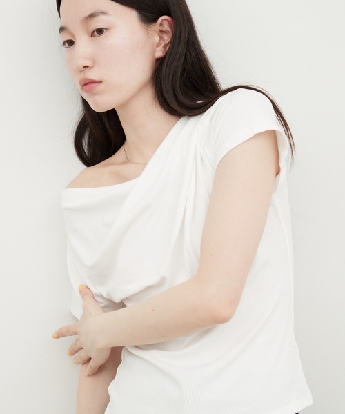OFROOM(オフルーム)の「【接触冷感】Drape Rib Short Sleeve Tee|ドレープリブショートスリーブTee(Tシャツ/カットソー・レディース・グレイッシュベージュ/ブラック/ホワイト・FREE)」の15枚目の写真