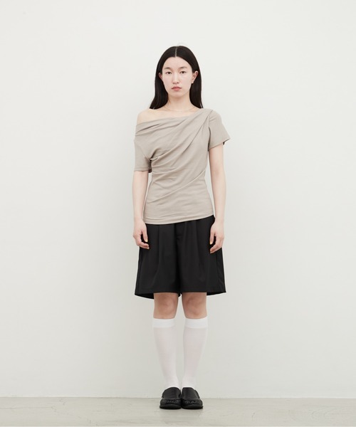 OFROOM(オフルーム)の「【接触冷感】Drape Rib Short Sleeve Tee|ドレープリブショートスリーブTee(Tシャツ/カットソー・レディース・グレイッシュベージュ/ブラック/ホワイト・FREE)」の11枚目の写真