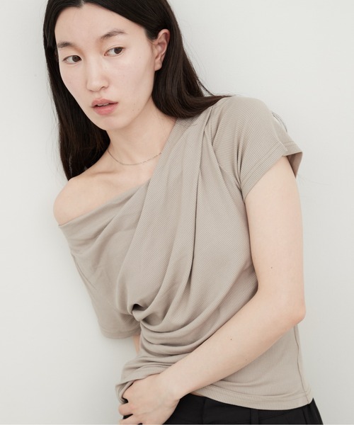 OFROOM(オフルーム)の「【接触冷感】Drape Rib Short Sleeve Tee|ドレープリブショートスリーブTee(Tシャツ/カットソー・レディース・グレイッシュベージュ/ブラック/ホワイト・FREE)」の9枚目の写真