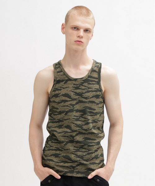 AVIREX(アヴィレックス)の「《DAILY/デイリー》CAMO WIDE TANK TOP / カモ ワイドタンクトップ デイリーウェア / AVIREX / アヴィレックス(タンクトップ・メンズ・グリーン系カモフラージュ/グレー系カモフラージュ/ベージュ系その他/カモフラージュ/カーキ系・LARGE/MEDIUM/SMALL/X-LARGE)」の3枚目の写真