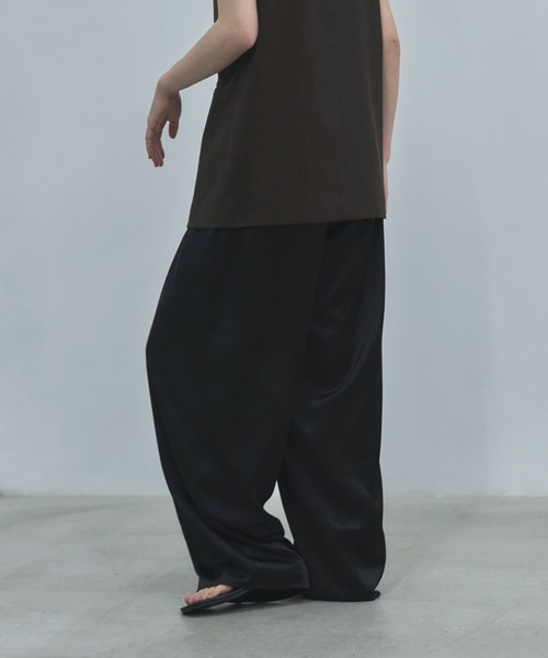 feepur（フェピュール）の「【セットアップ可】サテンイージーパンツ（その他パンツ・レディース・ブラック/アイボリー・SMALL/TALL/MEDIUM）」の22枚目の写真