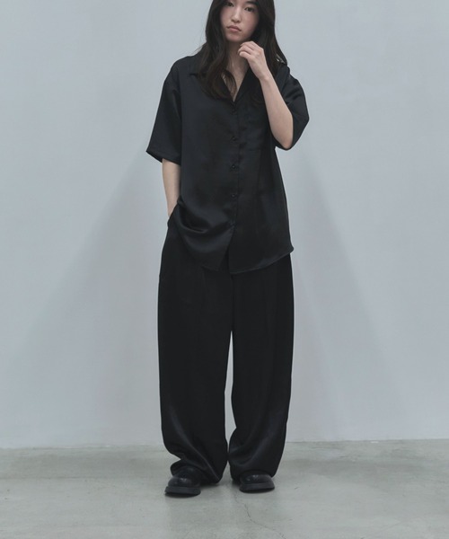 feepur（フェピュール）の「【セットアップ可】サテンイージーパンツ（その他パンツ・レディース・ブラック/アイボリー・SMALL/TALL/MEDIUM）」の4枚目の写真