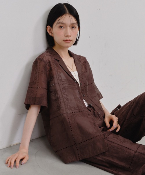 Shelly island（シェリーアイランド）の「総刺繍シアー半袖シャツ（シャツ/ブラウス・レディース・ブラック/ブラウン/その他/ホワイト・FREE）」の3枚目の写真