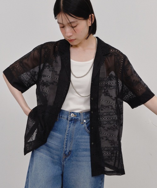 Shelly island（シェリーアイランド）の「総刺繍シアー半袖シャツ（シャツ/ブラウス・レディース・ブラック/ブラウン/その他/ホワイト・FREE）」の2枚目の写真