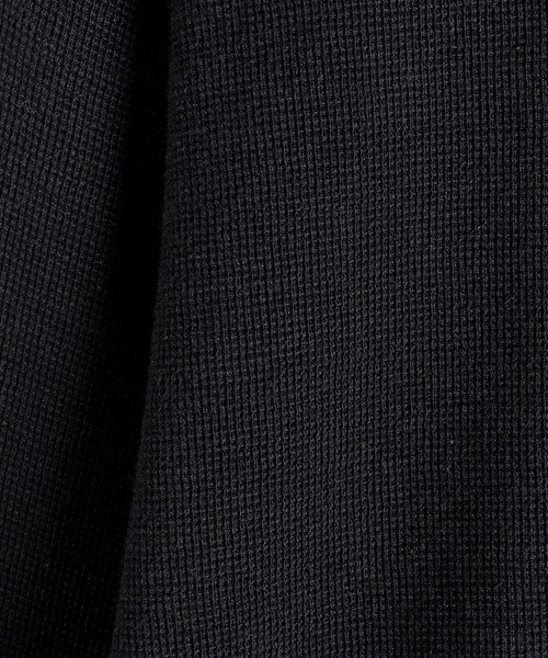 marka（マーカ）の「marka / マーカ：CREW NECK L/S TEE -ORGANIC COTTON HEMP MESH KNIT-：M25D06CS01C[COR]（Tシャツ/カットソー・メンズ・ホワイト/ブラック・2(M)）」の5枚目の写真