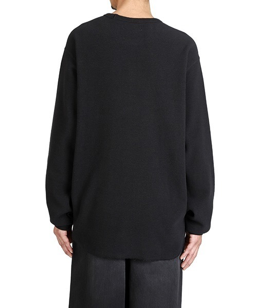 marka（マーカ）の「marka / マーカ：CREW NECK L/S TEE -ORGANIC COTTON HEMP MESH KNIT-：M25D06CS01C[COR]（Tシャツ/カットソー・メンズ・ホワイト/ブラック・2(M)）」の9枚目の写真