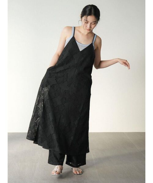 FIKA.(フィーカ)の「Leavers lace cami onepiece(ワンピース・レディース・ブラック/オフホワイト・MEDIUM)」の3枚目の写真