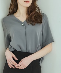 ニュアンス釦Vネック5分袖ブラウス
