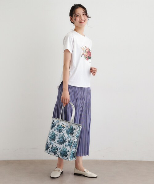 LAURA ASHLEY（ローラアシュレイ）の「エレンボロー ローズ柄 スクエアトートバッグ（トートバッグ・レディース・ブルー系5/ターコイズブルー系9/ピンク系その他・00）」の8枚目の写真