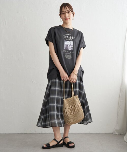 ikka(イッカ)の「冷感ロゴフォトチュニックTシャツ(Tシャツ/カットソー・レディース・ブラウン系その他/オフホワイト/ベージュ/チャコール・L/M)」の13枚目の写真