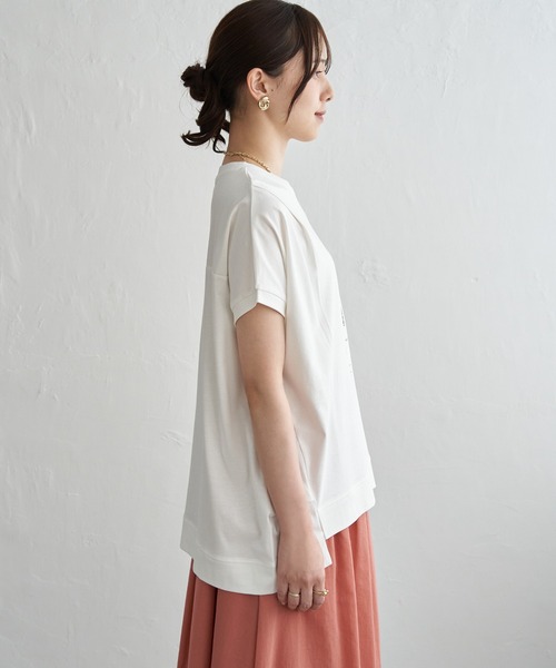 ikka(イッカ)の「冷感ロゴフォトチュニックTシャツ(Tシャツ/カットソー・レディース・ブラウン系その他/オフホワイト/ベージュ/チャコール・L/M/S)」の11枚目の写真