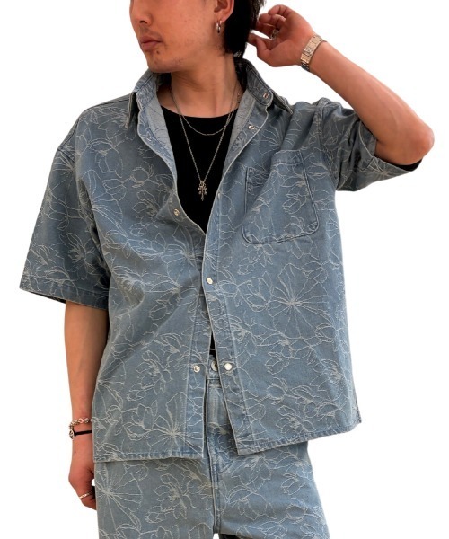 COOK JEANS(クックジーンズ)の「フラワーデニムシャツ(シャツ/ブラウス・メンズ・サックスブルー・LARGE)」の1枚目の写真