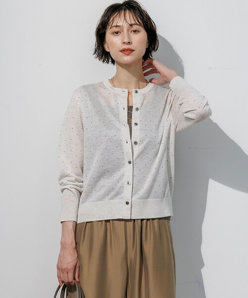 23区(ニジュウサンク)の「シアードット クルーネック カーディガン(ニット/セーター・レディース・ブラック系/ネイビー系/ライトグレー系/ダークブラウン系・38)」の1枚目の写真