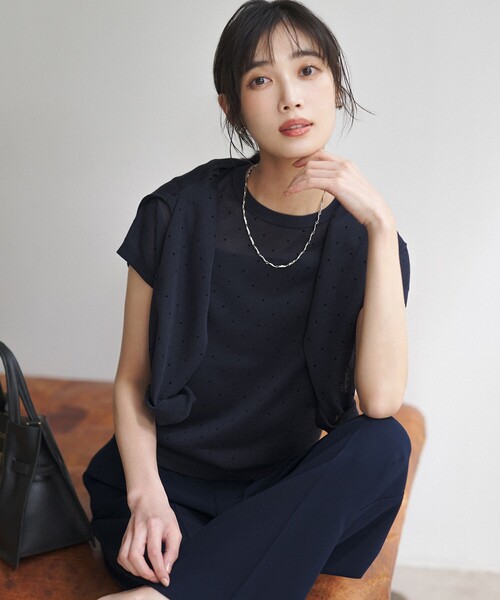 23区(ニジュウサンク)の「シアードット クルーネック カーディガン(ニット/セーター・レディース・ブラック系/ネイビー系/ライトグレー系/ダークブラウン系・38)」の15枚目の写真