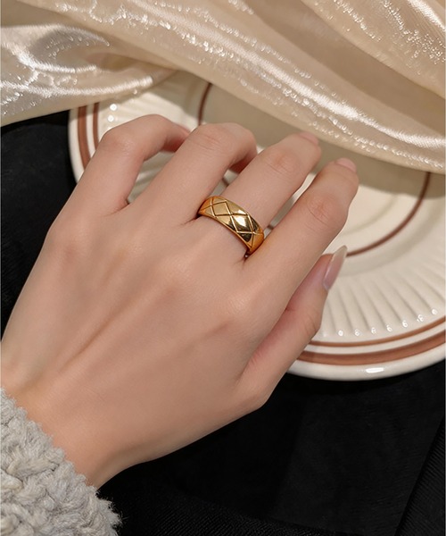 LA VORAGINE(ラ ヴォラジネ)の「キルティングリング ゴールド / シルバー アレルギー対応(リング・レディース・GOLD/Silver・L/M)」の1枚目の写真