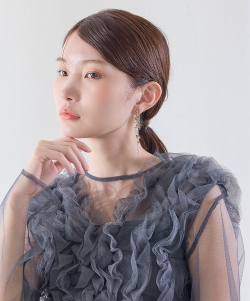 Kana(カナ)の「フラワーメタルボリュームパールロングイヤリング パーティー 結婚式 お呼ばれ オケージョン(イヤリング・レディース・シルバー/ゴールド・フリー)」の9枚目の写真