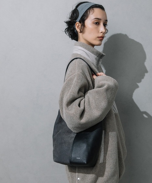 Beau're(ヴュレ)の「BEAURE スエードコンビ ワンショルダーバッグ(ショルダーバッグ・レディース・ブラック/ワインレッド/オリーブ/ブラウン系その他・FREE)」の22枚目の写真