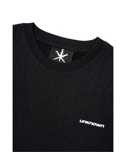 UNKNOWN LONDON(アンノウン・ロンドン)の「Tシャツ|Outline Cross Rhinestone Tee|Unknown London(Tシャツ/カットソー・メンズ・ホワイト・SMALL/MEDIUM/LARGE/X-LARGE)」の9枚目の写真