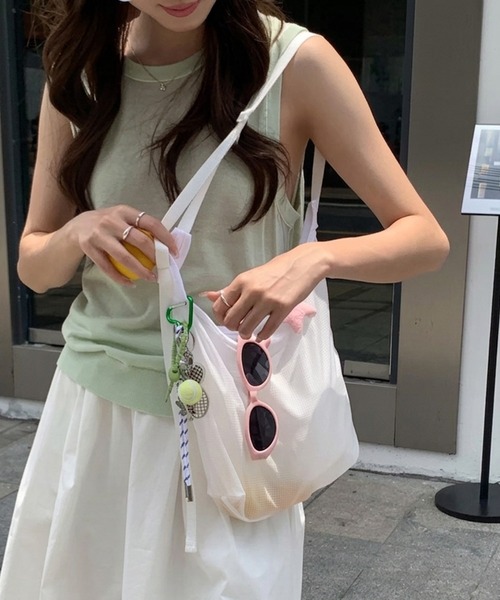 HEILIS(ヘイリス)の「リップストップナイロンショルダーバッグ/ ショルダーバッグ レディース ワンショルダー 斜め掛け 軽量 ナイロンバッグ カジュアル デイリー 旅行 お出かけ 韓国ファッション シンプル A5 ペットボトル収納 アウトドア 秋 秋服 秋コーデ 秋冬 長袖コーデ ニットコーデ スウェット パーカー ライトアウター アイボリー ブラック イエロー(ショルダーバッグ・レディース・イエロー/アイボリー/ブラック・FREE)」の2枚目の写真