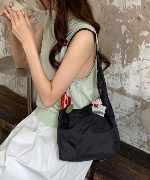 HEILIS(ヘイリス)の「リップストップナイロンショルダーバッグ/ ショルダーバッグ レディース ワンショルダー 斜め掛け 軽量 ナイロンバッグ カジュアル デイリー 旅行 お出かけ 韓国ファッション シンプル A5 ペットボトル収納 アウトドア 秋 秋服 秋コーデ 秋冬 長袖コーデ ニットコーデ スウェット パーカー ライトアウター アイボリー ブラック イエロー(ショルダーバッグ・レディース・イエロー/アイボリー/ブラック・FREE)」の1枚目の写真