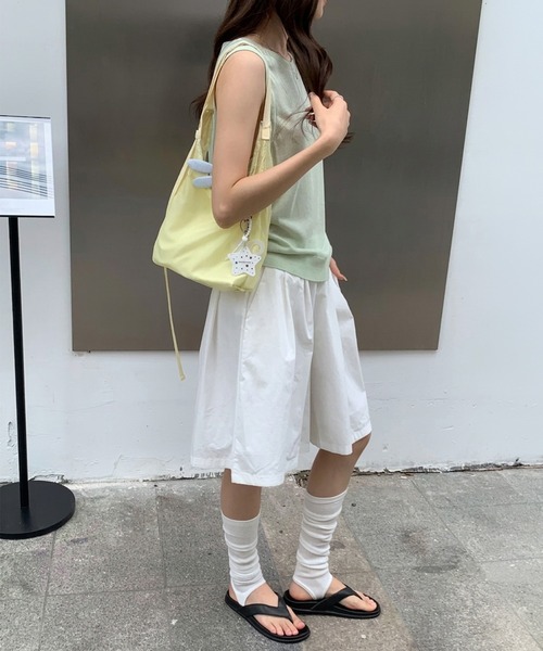 HEILIS(ヘイリス)の「リップストップナイロンショルダーバッグ/ ショルダーバッグ レディース ワンショルダー 斜め掛け 軽量 ナイロンバッグ カジュアル デイリー 旅行 お出かけ 韓国ファッション シンプル A5 ペットボトル収納 アウトドア 秋 秋服 秋コーデ 秋冬 長袖コーデ ニットコーデ スウェット パーカー ライトアウター アイボリー ブラック イエロー(ショルダーバッグ・レディース・イエロー/アイボリー/ブラック・FREE)」の4枚目の写真