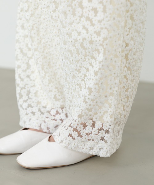 Bou Jeloud(ブージュルード)の「刺繍フラワーパンツ(その他パンツ・レディース・オフホワイト・SMALL/MEDIUM)」の8枚目の写真