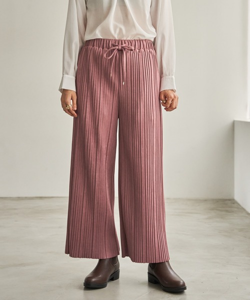 ikka(イッカ)の「スエードライクプリーツワイドパンツ(その他パンツ・レディース・ダークグリーン/ピンク系/チャコール/ブラウン系その他/オフホワイト・L/M/S)」の16枚目の写真